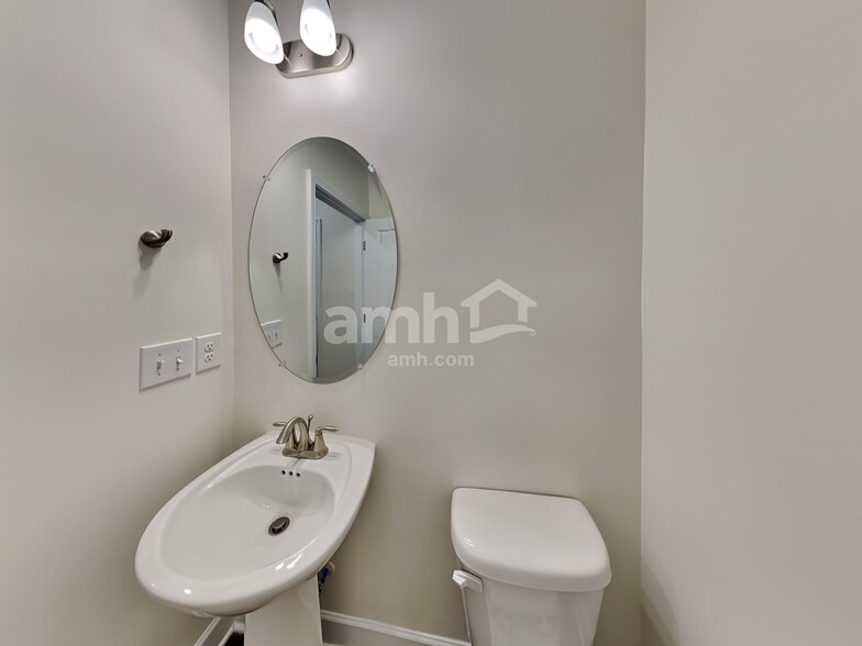 Building Photo - 4766 Chutney Dr
