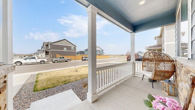 Building Photo - Like New Home W/ 3 Bed, Office, & Loft