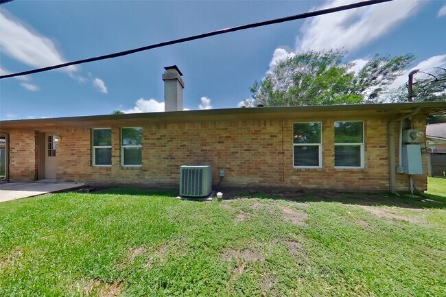 Building Photo - 13307 Venice Cir