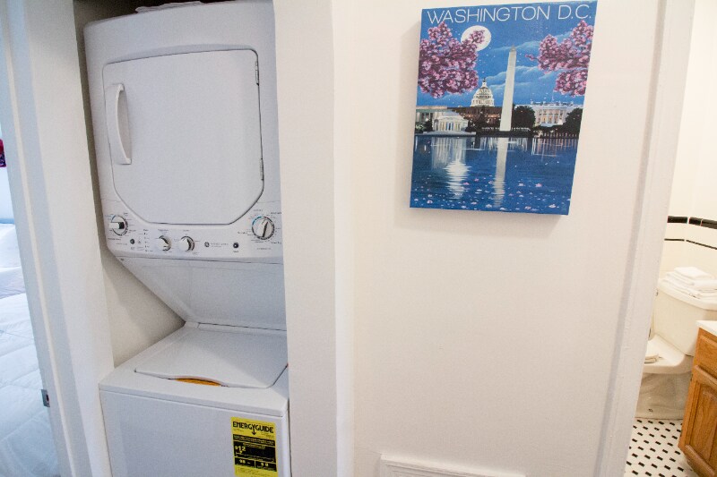 Building Photo - 2803 Q St SE