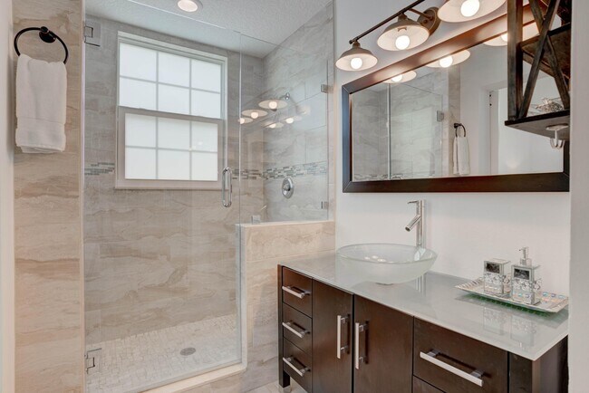 Building Photo - 1209 Mainsail Cir