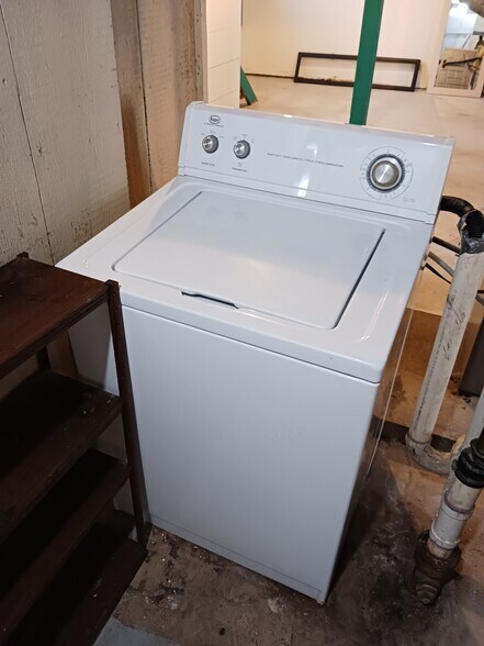 Washer/dryer in basement - 435 S Dodge St