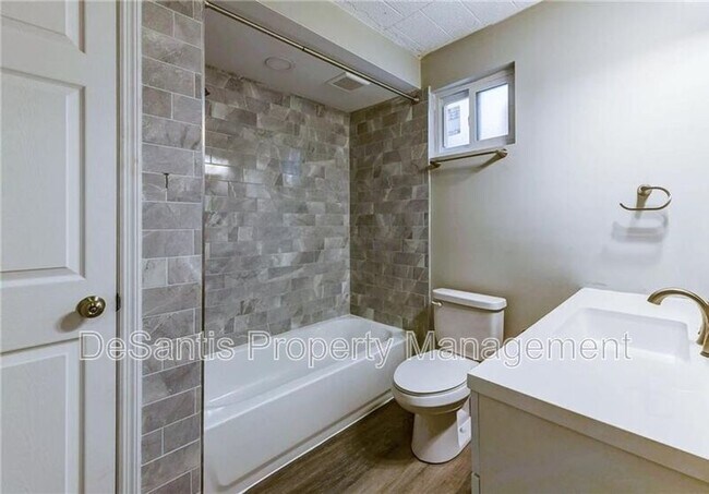 Building Photo - 2207 Aurora Dr
