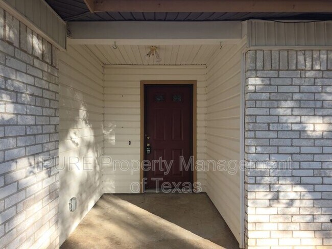 Building Photo - 304 McClendon Dr