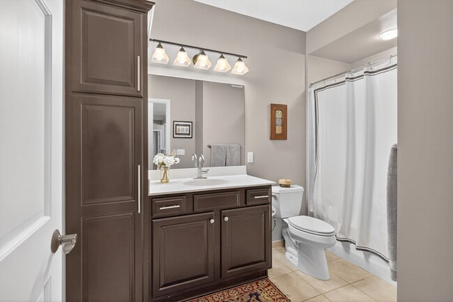 Building Photo - 5250 Grandview Square