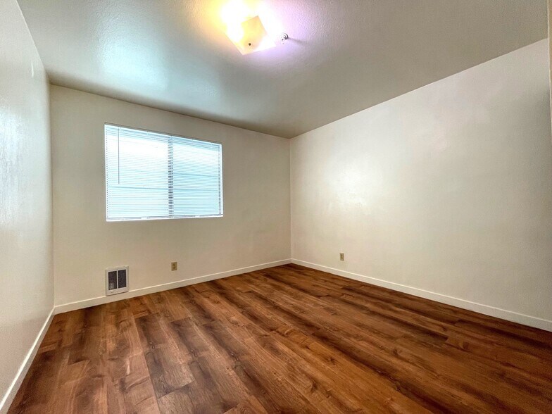 Building Photo - 3800 39th Ave