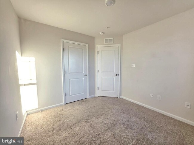 Building Photo - 426 Creekbed Cir