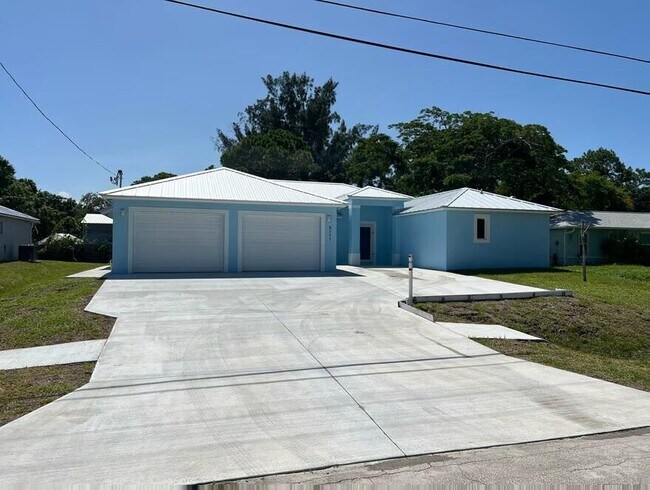 Primary Photo - 5911 Seagrape Dr