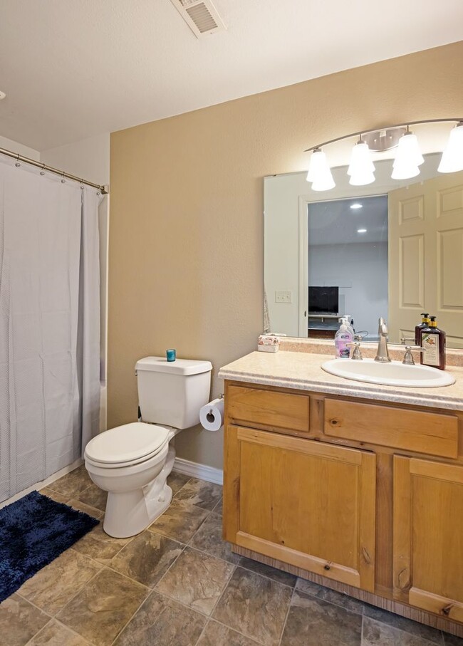 Building Photo - Gorgeous 4 Bed / 3 Bath Home on Hermione Lane!