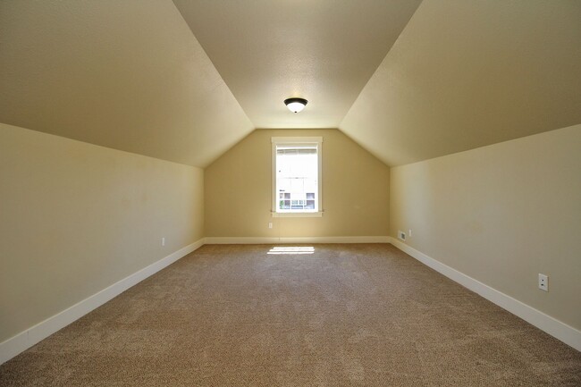 Building Photo - 12281 SE Bari Ave