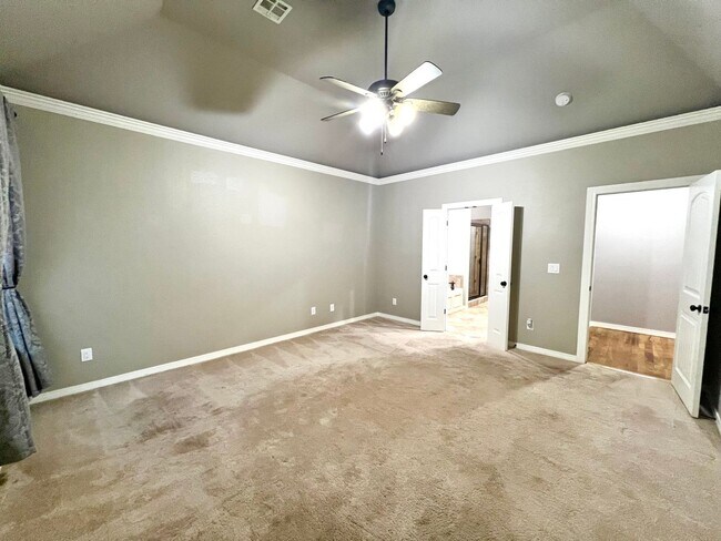 Building Photo - Stunning Home in Bixby Schools!
