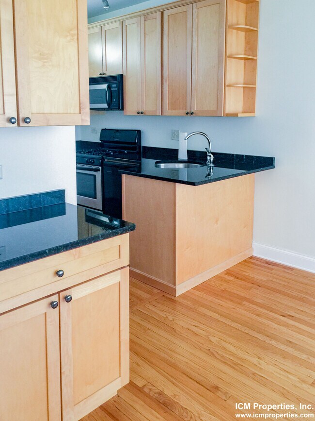 Building Photo - 4808 N Paulina St