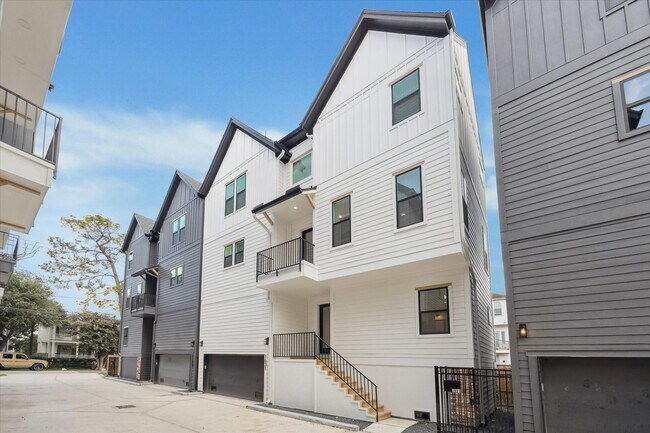 Building Photo - 1631 Beall St