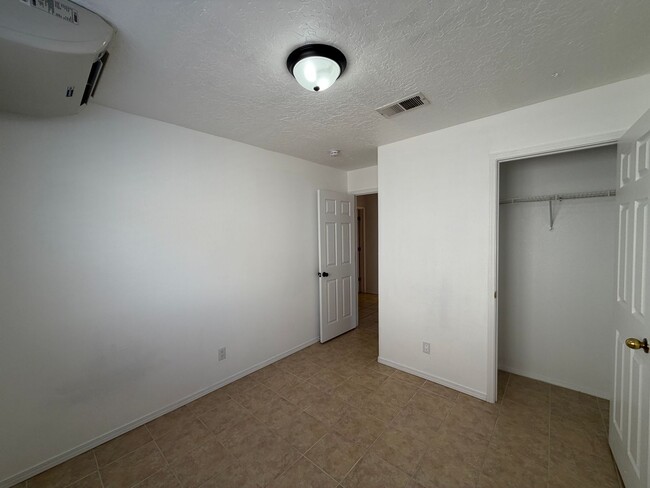Building Photo - 1405 Secret Valley Dr SW