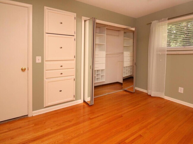 Building Photo - 15712 Wing Lake Dr