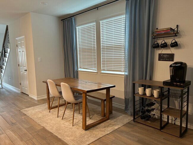 Building Photo - 822 Pepperbark Loop