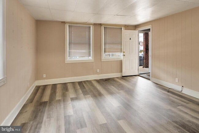 Building Photo - 204 W 35th St