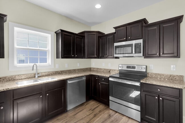 Building Photo - 174 Finch Ln