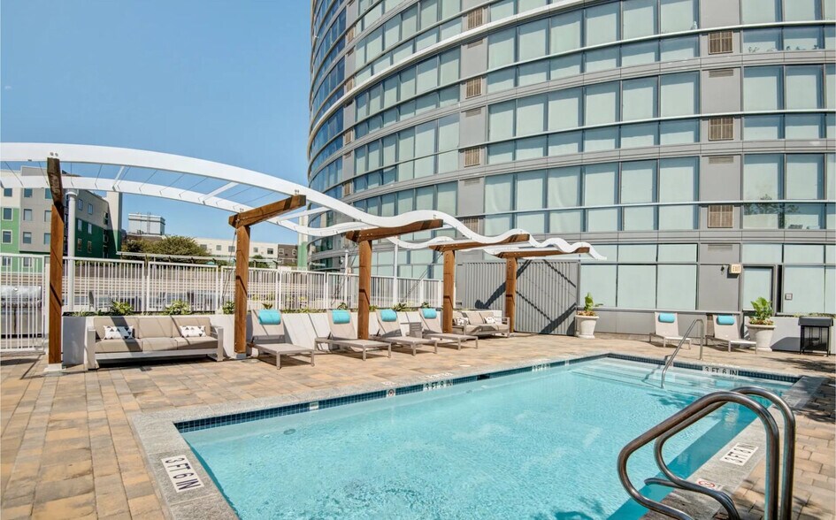 Building Photo - 11351 Woodglen Dr