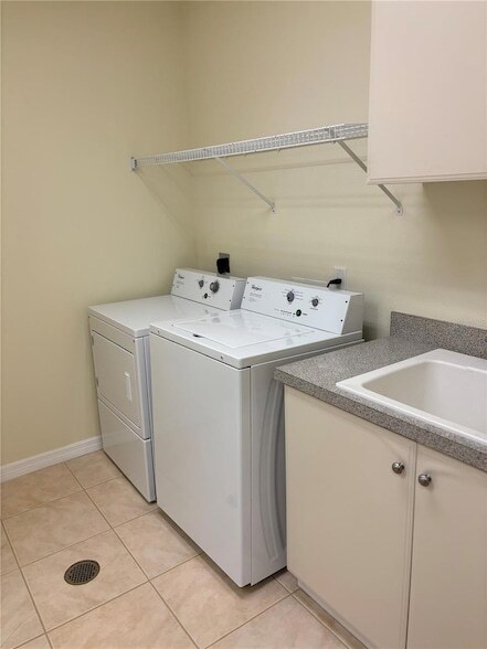 Building Photo - 3971 Square E Ln