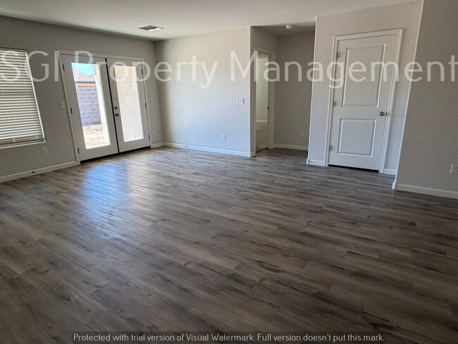 Building Photo - 2025 E Velvet Pl