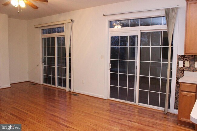 Building Photo - 8289 Glade Bank Dr