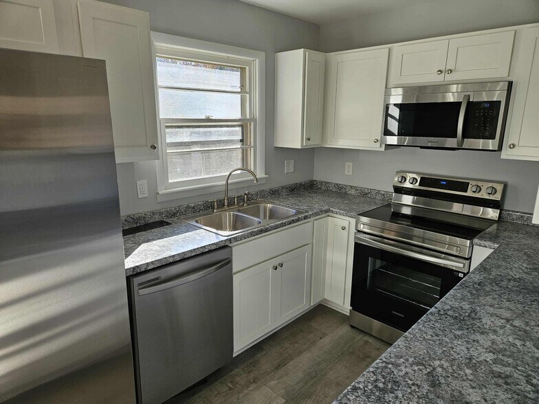 Kitchen - Focused - 110 McKinney Rd