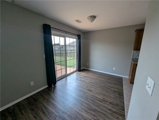 Building Photo - 802 Ash Ct