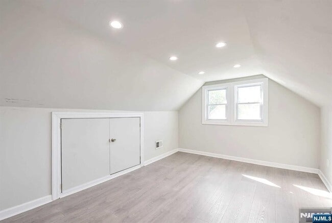 Building Photo - 53 Davis Dr