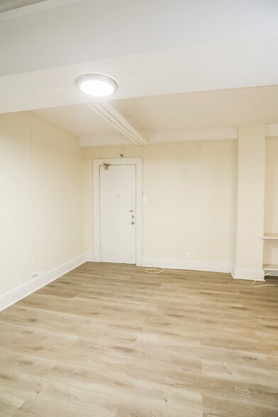 Building Photo - 7445 N Greenview Ave