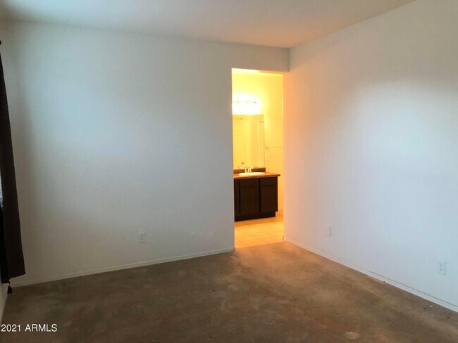 Building Photo - 8457 N 61st Ln