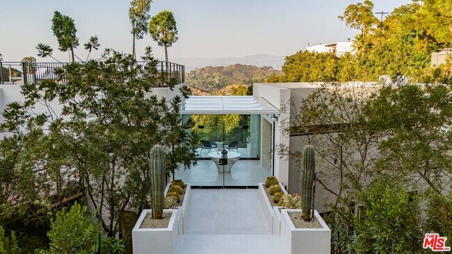 Building Photo - 8896 Lookout Mountain Ave