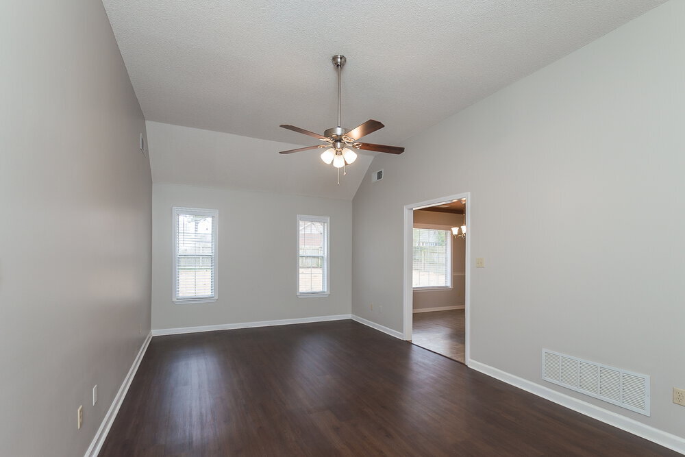 Building Photo - 10149 Phillips Dr