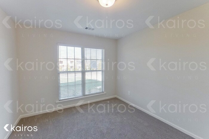 Building Photo - 816 Heather Dr