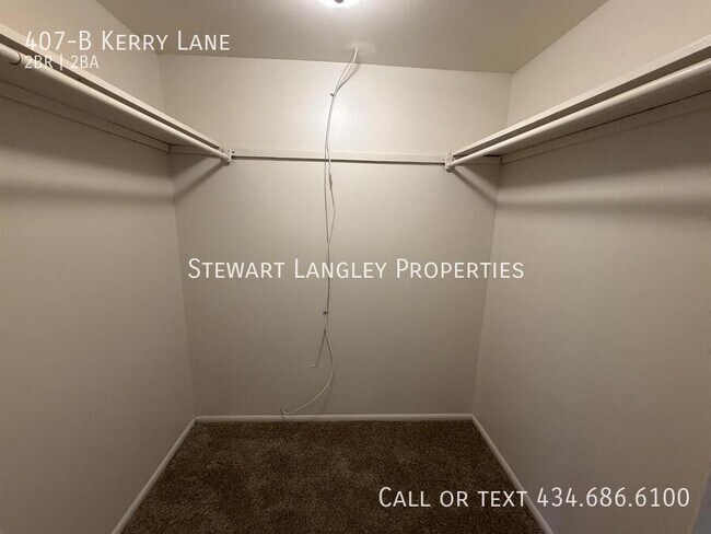 Building Photo - 407 Kerry Ln