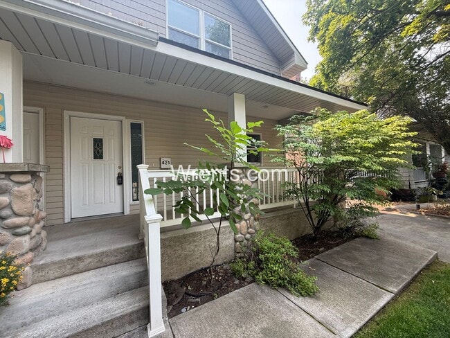 Building Photo - COMING SOON! South Hill Duplex with Garage & Utilities Included!