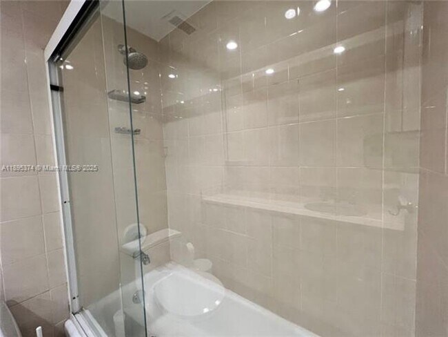 Building Photo - 555 Crandon Blvd