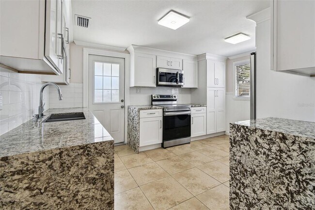 Building Photo - 6817 N Sterling Ave