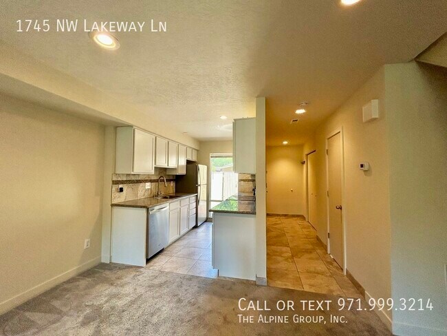 Building Photo - 1745 NW Lakeway Ln