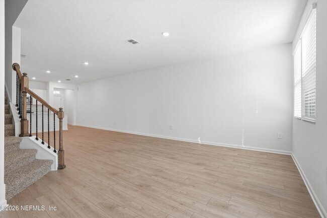 Building Photo - 32 Pasadena Dr