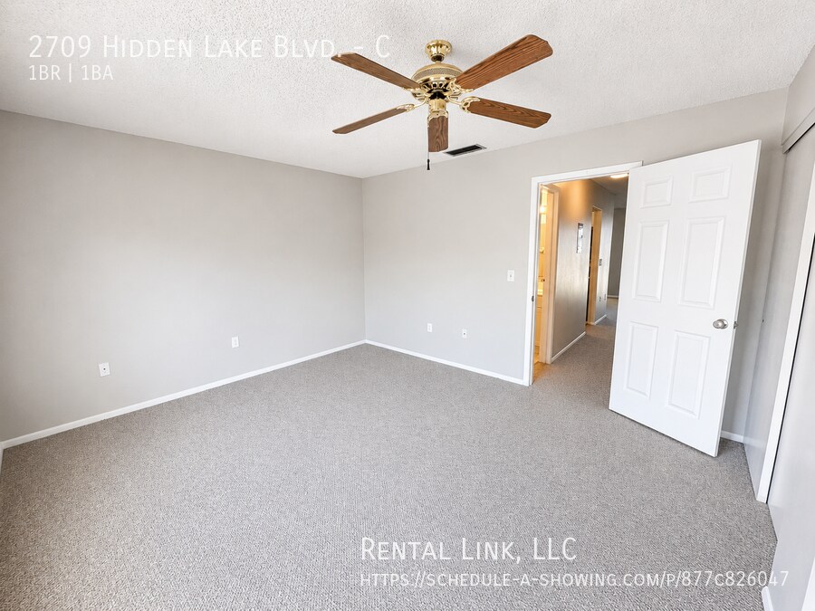 Building Photo - 2709 Hidden Lake Blvd