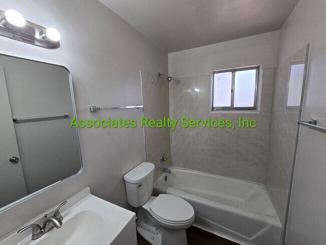 Building Photo - 1921 NE 17th Way