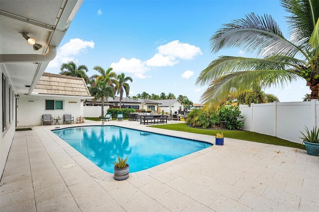 Building Photo - 4510 Bayview Dr