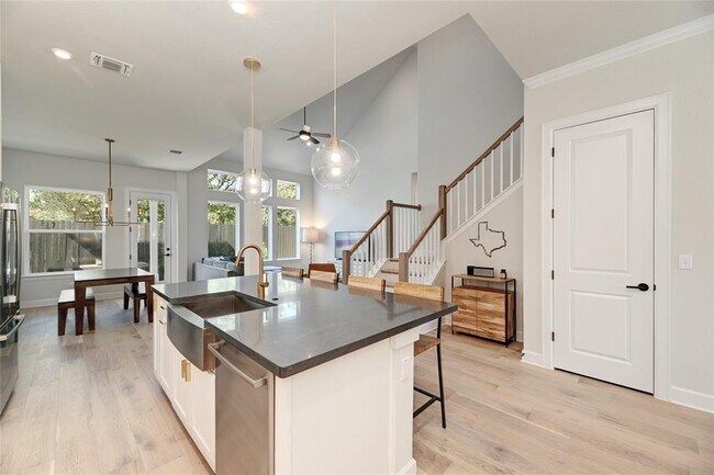 Building Photo - 5820 Harper Park Dr
