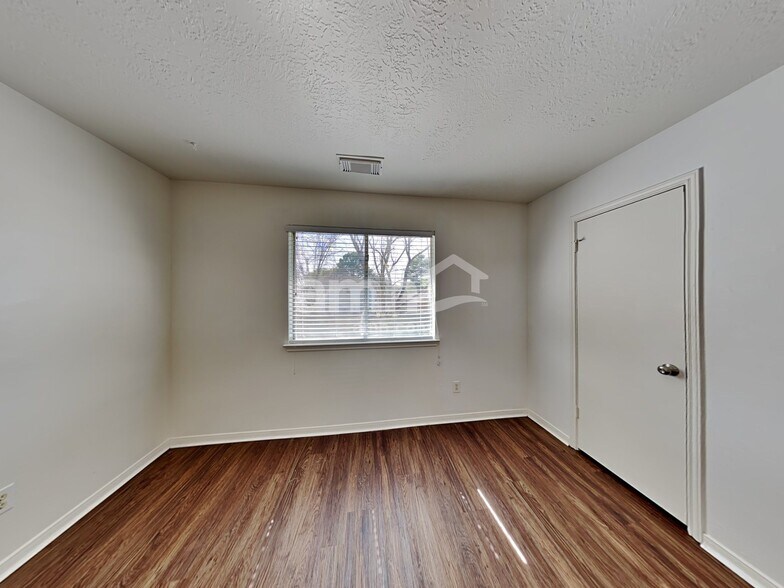 Building Photo - 5349 Yale Dr