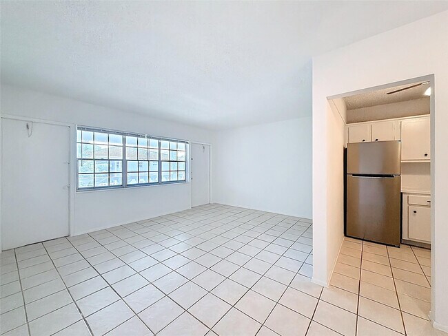 Building Photo - 5208 NE 24th Terrace