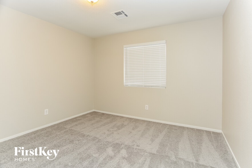 Building Photo - 5001 Prairie Springs Ct