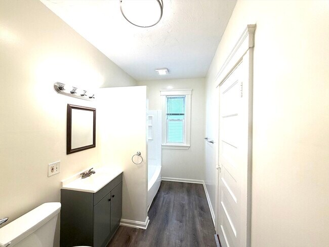 Building Photo - 8 Almont Ave