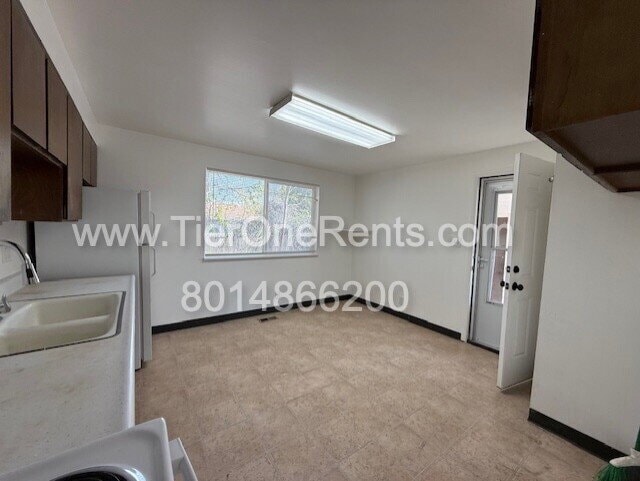 Building Photo - NO DEPOSIT option available for qualified renters