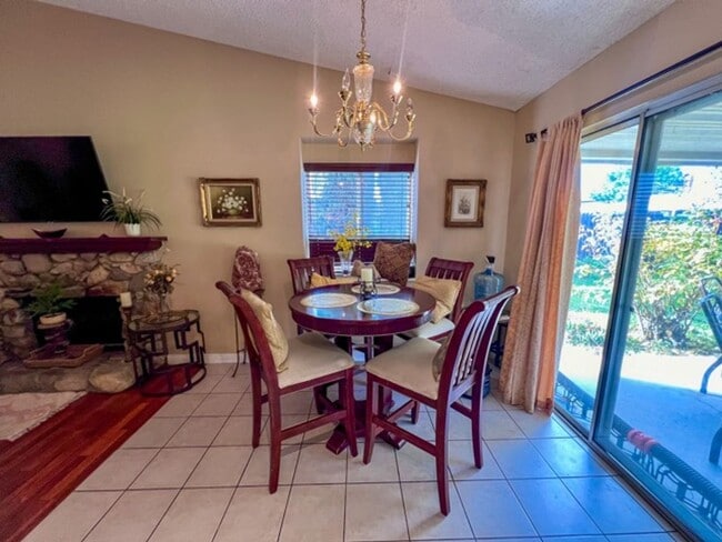 Building Photo - 2 bedroom Temecula home with a big backyar...
